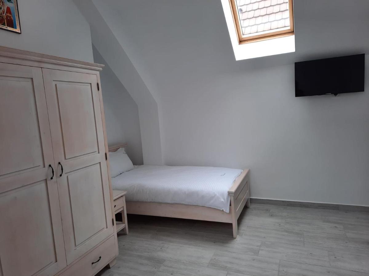 Casa De Oaspeti Maximilian Codlea Buitenkant foto